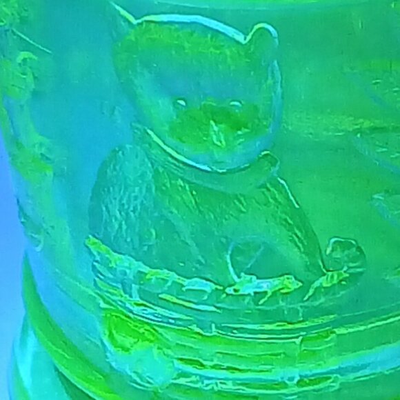 Vintage Vaseline Uranium Glass Childs Mug Cup Cat in Basket dog FLAW CHIP - Picture 5 of 16